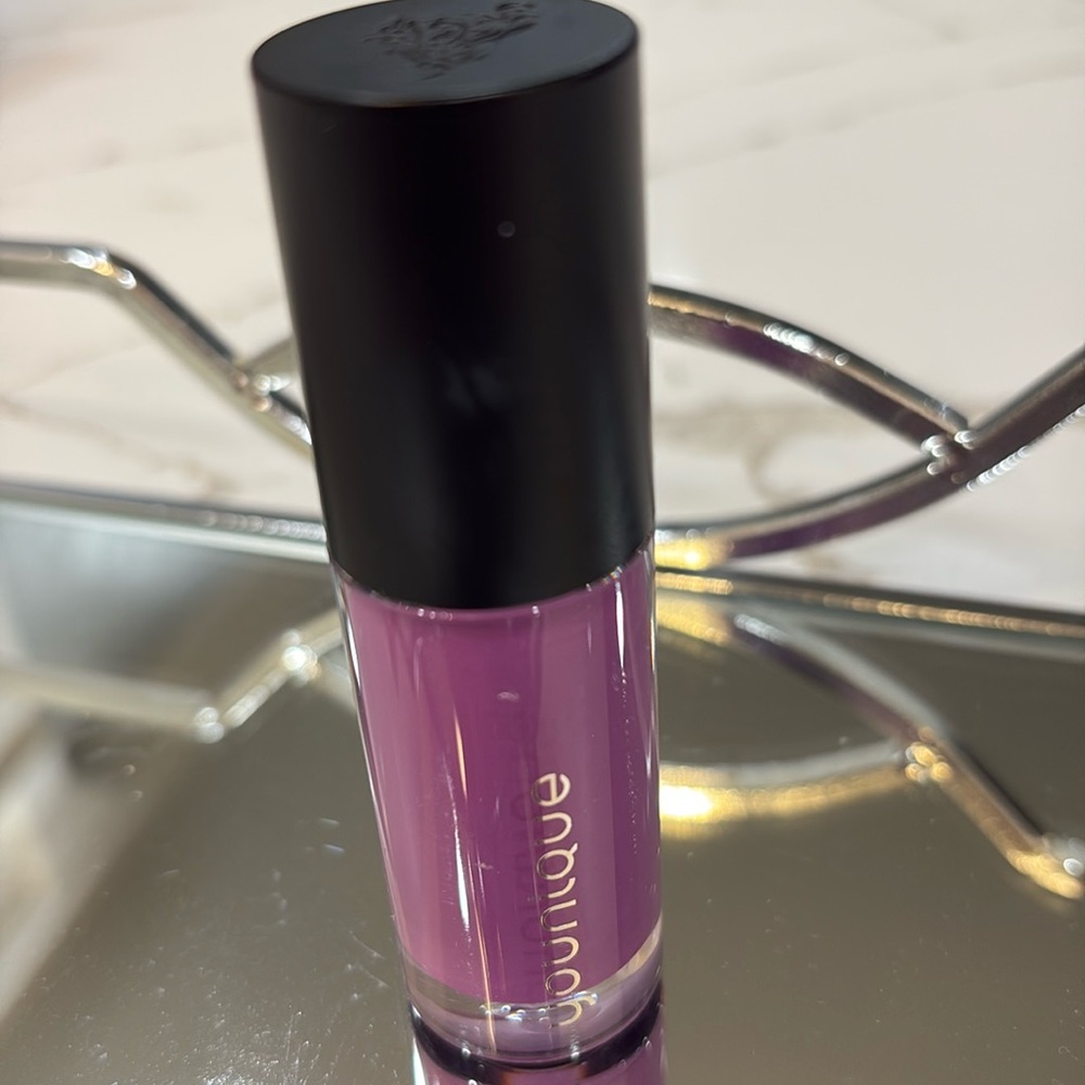 Younique LUCRATIVE Lip 👄 Gloss